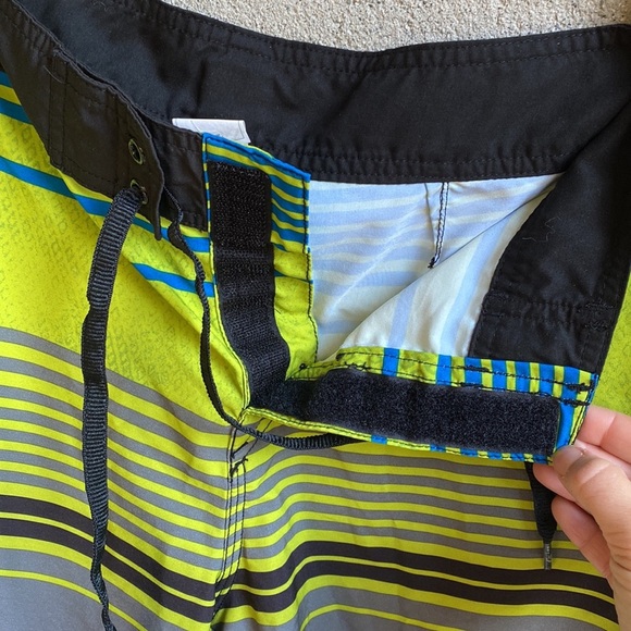 Quiksilver Bright Stripe Boardshort - Picture 8 of 10